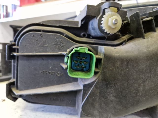 bontott FORD MONDEO III Jobb Fényszóró