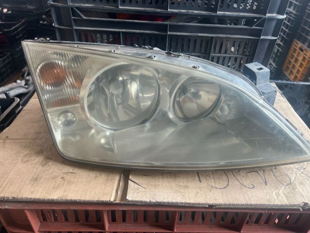 bontott FORD MONDEO III Jobb Fényszóró
