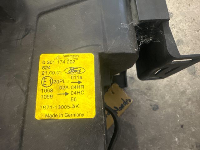 bontott FORD MONDEO III Jobb Fényszóró