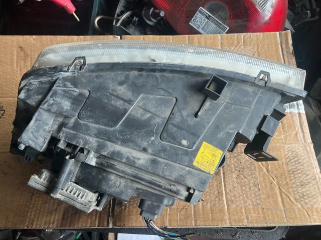 bontott FORD MONDEO III Jobb Fényszóró