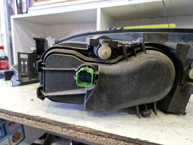 bontott FORD MONDEO III Jobb Fényszóró