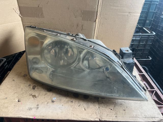 bontott FORD MONDEO III Jobb Fényszóró