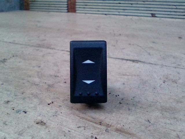 bontott FORD MONDEO III Jobb hátsó Ablakemelő Kapcsoló