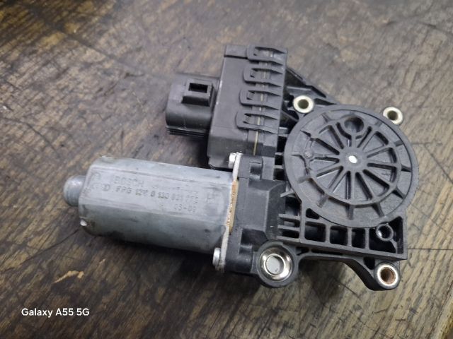 bontott FORD MONDEO III Jobb hátsó Ablakemelő Motor