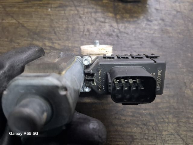 bontott FORD MONDEO III Jobb hátsó Ablakemelő Motor