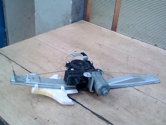 bontott FORD MONDEO III Jobb hátsó Ablakemelő Szerkezet (Elektromos)