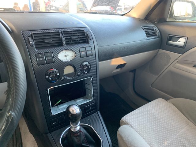 bontott FORD MONDEO III Jobb hátsó Dobbetét (Kerékjárati, Műanyag)