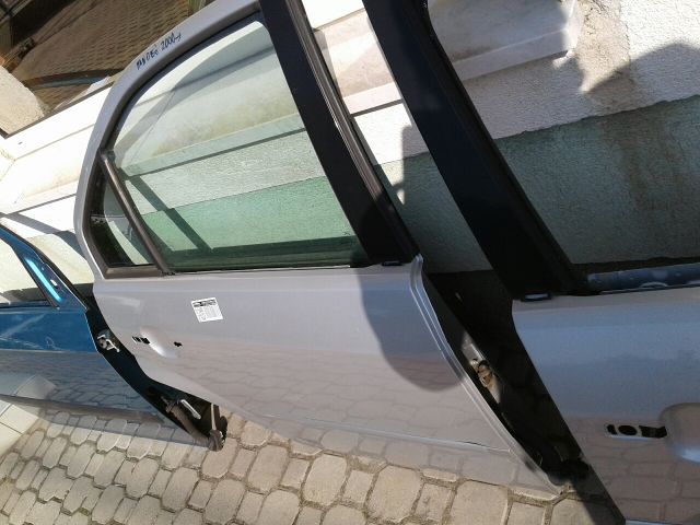 bontott FORD MONDEO III Jobb hátsó Fixüveg (Ajtóban)