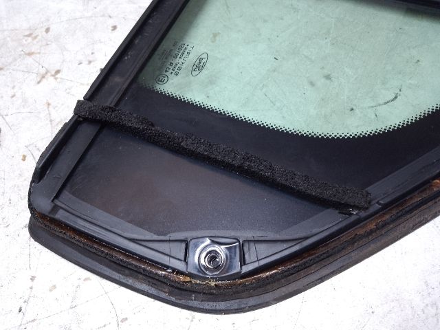 bontott FORD MONDEO III Jobb hátsó Fixüveg (Ajtóban)