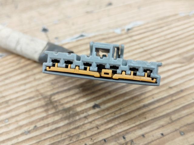 bontott FORD MONDEO III Jobb Hátsó Lámpa Foglalat