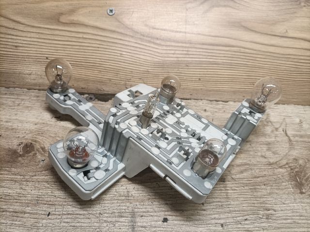 bontott FORD MONDEO III Jobb Hátsó Lámpa Foglalat