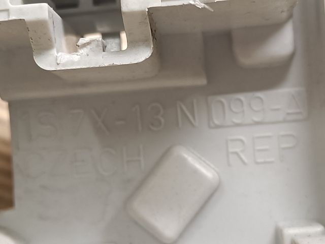 bontott FORD MONDEO III Jobb Hátsó Lámpa Foglalat