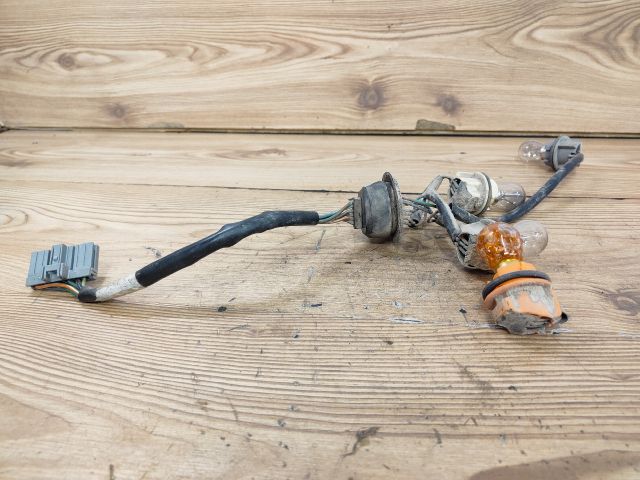 bontott FORD MONDEO III Jobb Hátsó Lámpa Foglalat