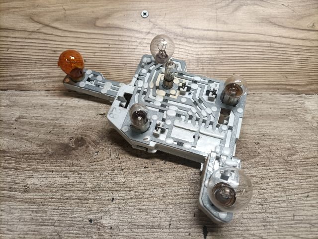 bontott FORD MONDEO III Jobb Hátsó Lámpa Foglalat