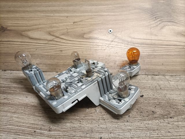 bontott FORD MONDEO III Jobb Hátsó Lámpa Foglalat