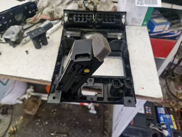 bontott FORD MONDEO III Középkonzol Keret