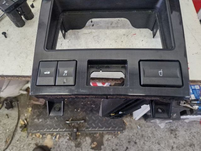 bontott FORD MONDEO III Középkonzol Keret