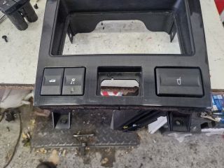 bontott FORD MONDEO III Középkonzol Keret