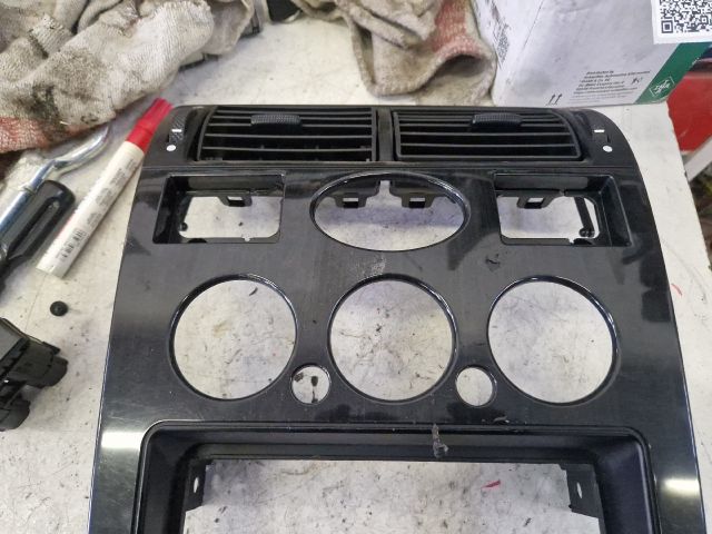 bontott FORD MONDEO III Középkonzol Keret