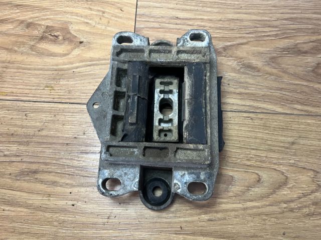 bontott FORD MONDEO III Motor Tartó Bak (Fém)