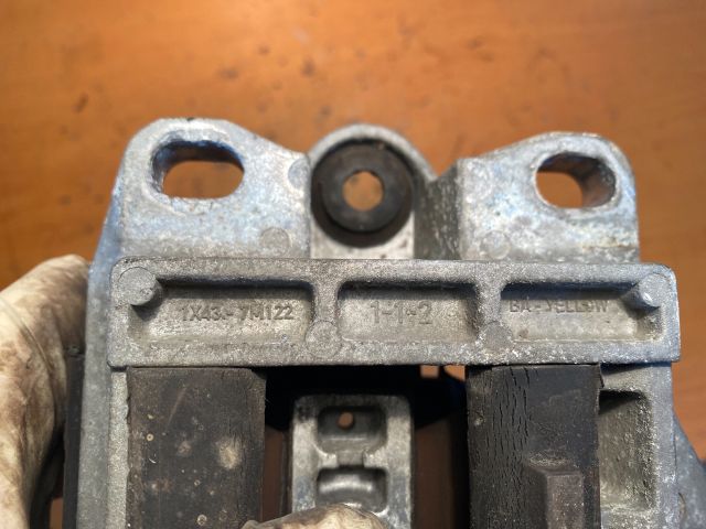 bontott FORD MONDEO III Motor Tartó Bak (Fém)