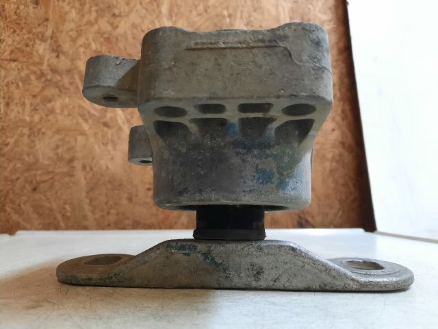 bontott FORD MONDEO III Motor Tartó Bak Jobb