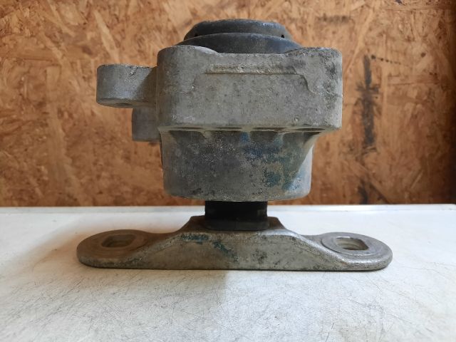 bontott FORD MONDEO III Motor Tartó Bak Jobb