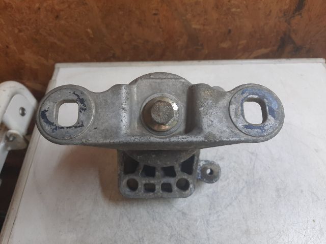 bontott FORD MONDEO III Motor Tartó Bak Jobb