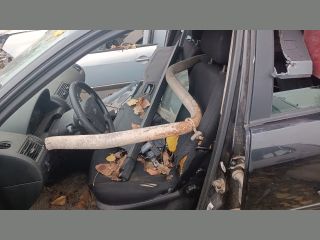 bontott FORD MONDEO III Motorháztető Nyitó Kar / Gomb