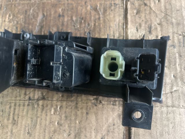 bontott FORD MONDEO III Pohártartó