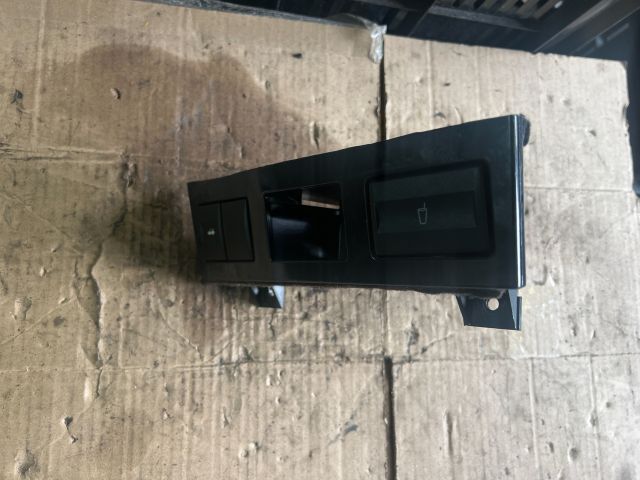 bontott FORD MONDEO III Pohártartó