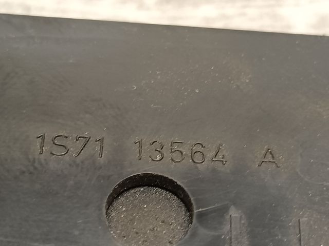 bontott FORD MONDEO III Pohártartó