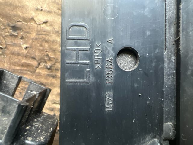 bontott FORD MONDEO III Pohártartó