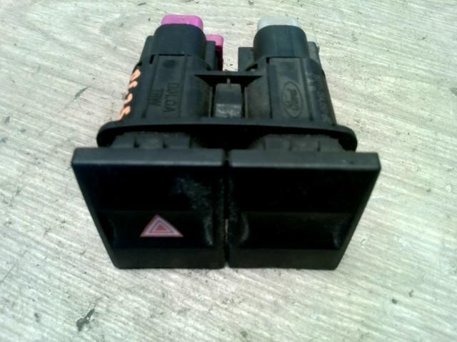 bontott FORD MONDEO III Vészvillogó Kapcsoló