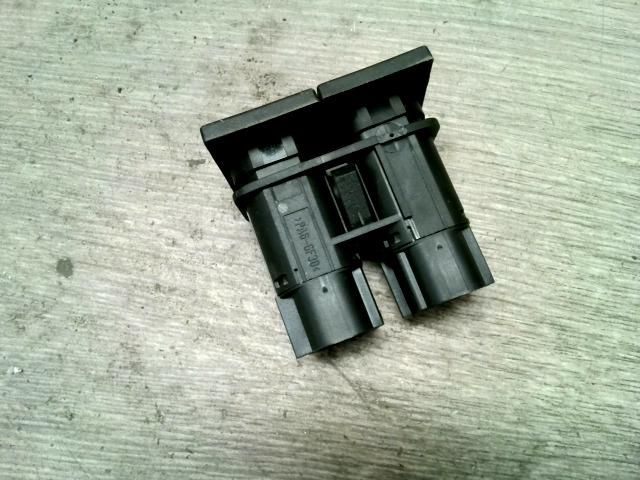 bontott FORD MONDEO III Vészvillogó Kapcsoló