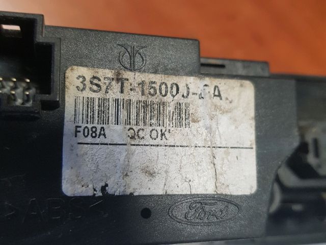 bontott FORD MONDEO III Vészvillogó Kapcsoló