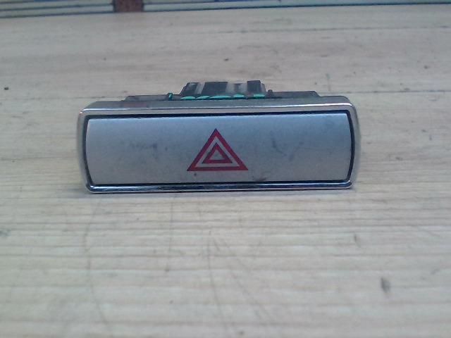 bontott FORD MONDEO III Vészvillogó Kapcsoló