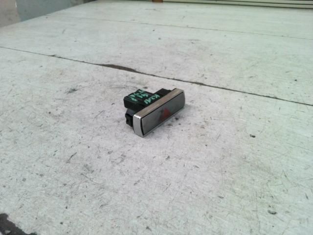 bontott FORD MONDEO III Vészvillogó Kapcsoló