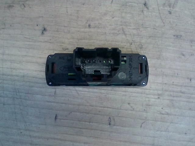 bontott FORD MONDEO III Vészvillogó Kapcsoló