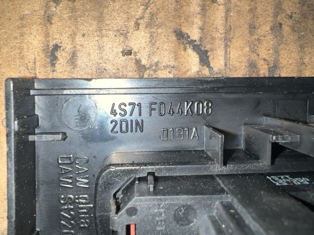 bontott FORD MONDEO III Vészvillogó Kapcsoló