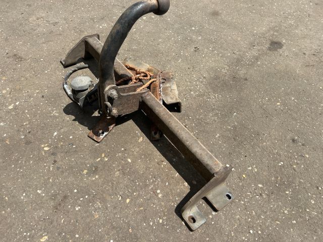 bontott FORD MONDEO III Vonóhorog