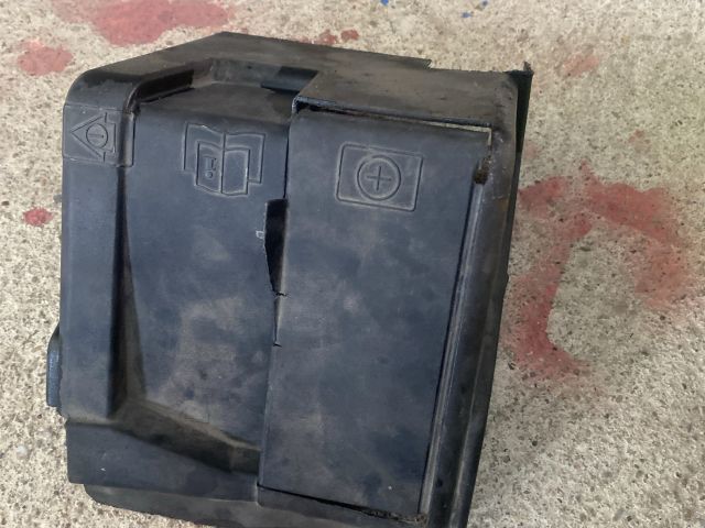 bontott FORD MONDEO IV Akkumulátor Fedél