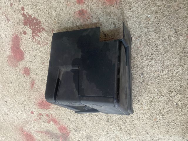 bontott FORD MONDEO IV Akkumulátor Fedél