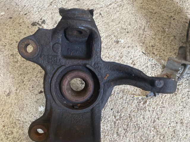 bontott FORD MONDEO IV Bal első Csonkállvány