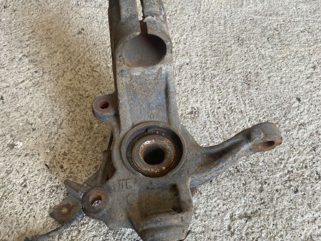 bontott FORD MONDEO IV Jobb első Csonkállvány