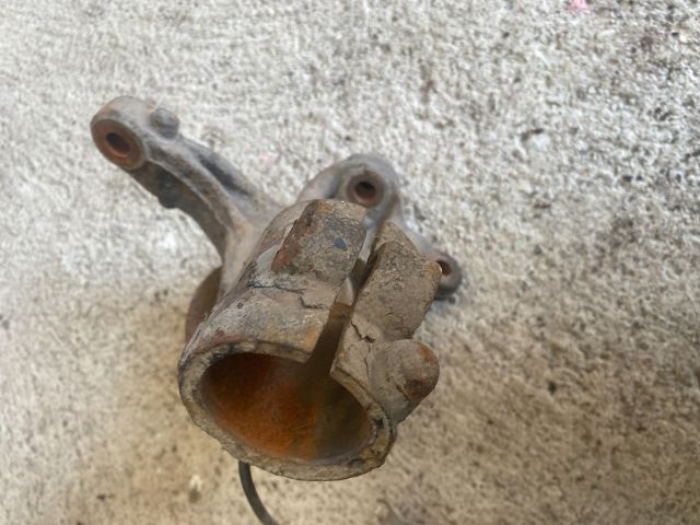 bontott FORD MONDEO IV Jobb első Csonkállvány