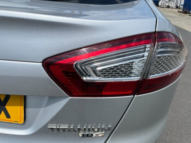 bontott FORD MONDEO IV Bal első Csonkállvány Kerékaggyal