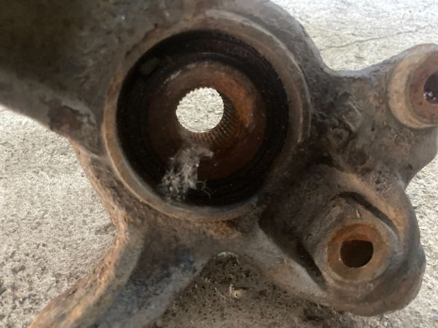 bontott FORD MONDEO IV Bal első Csonkállvány