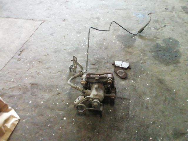 bontott FORD MONDEO IV Bal hátsó Féknyereg Munkahengerrel