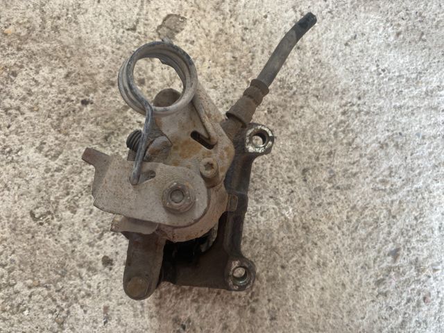 bontott FORD MONDEO IV Bal hátsó Féknyereg Munkahengerrel